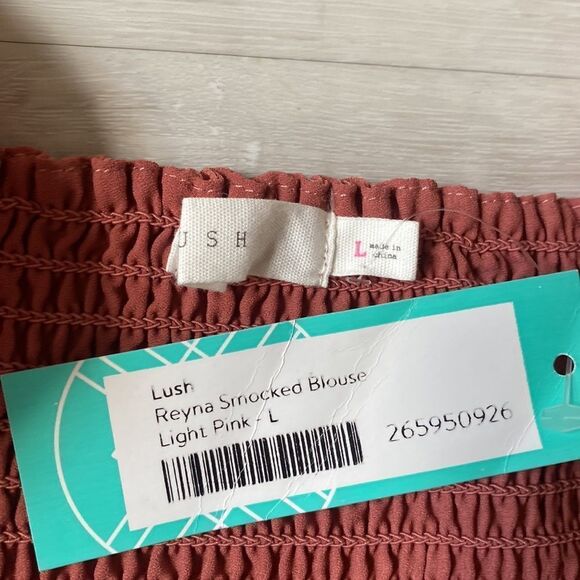 Lush Reyna Smocked Blouse Light Pink‎ L Stitch Fix Nwt - Picture 6 of 6